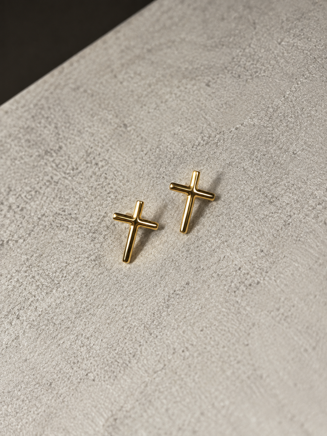 Aretes de cruz - Laminado en Oro 18k