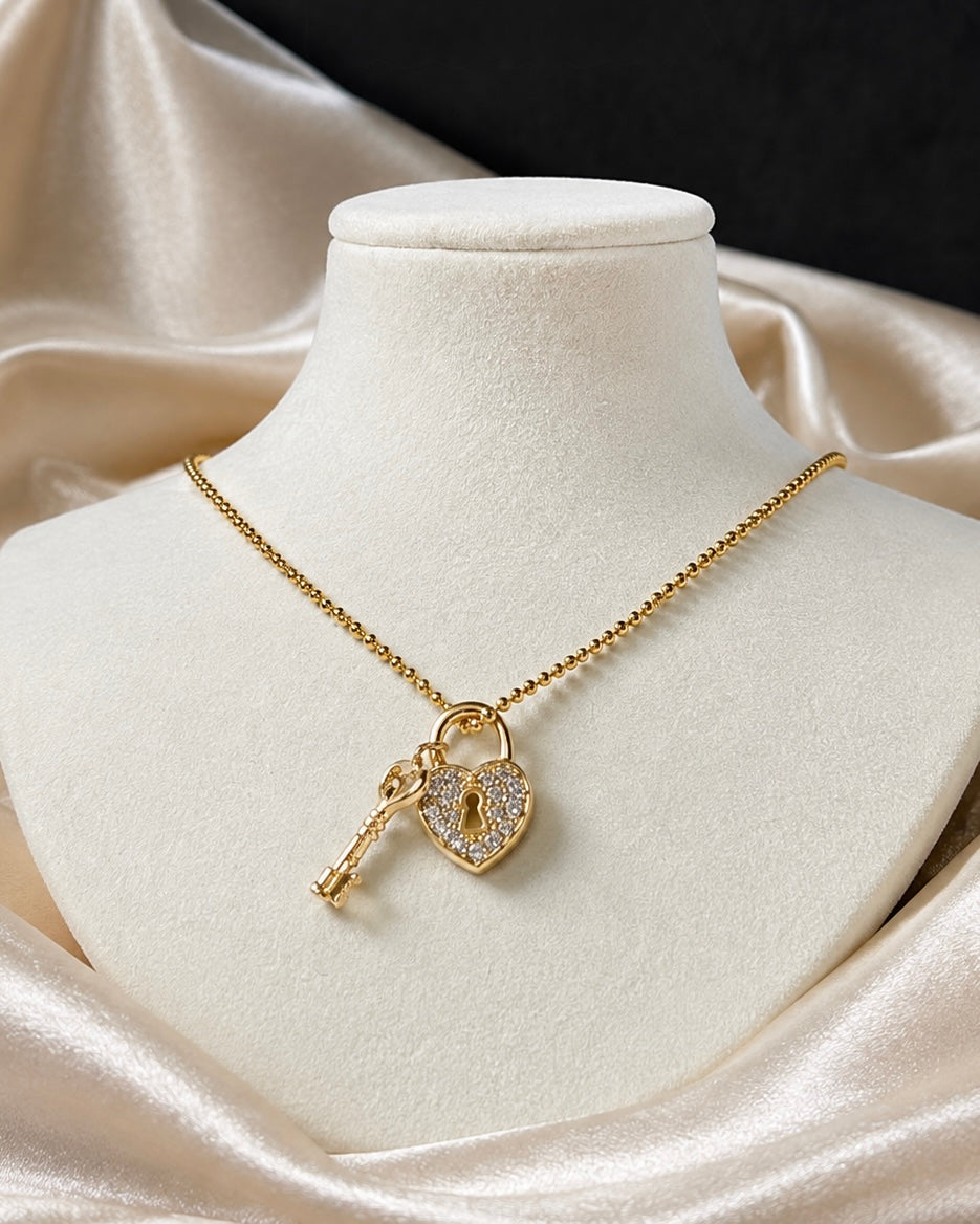 Dije de Llave & Corazón - Laminado en Oro 18k