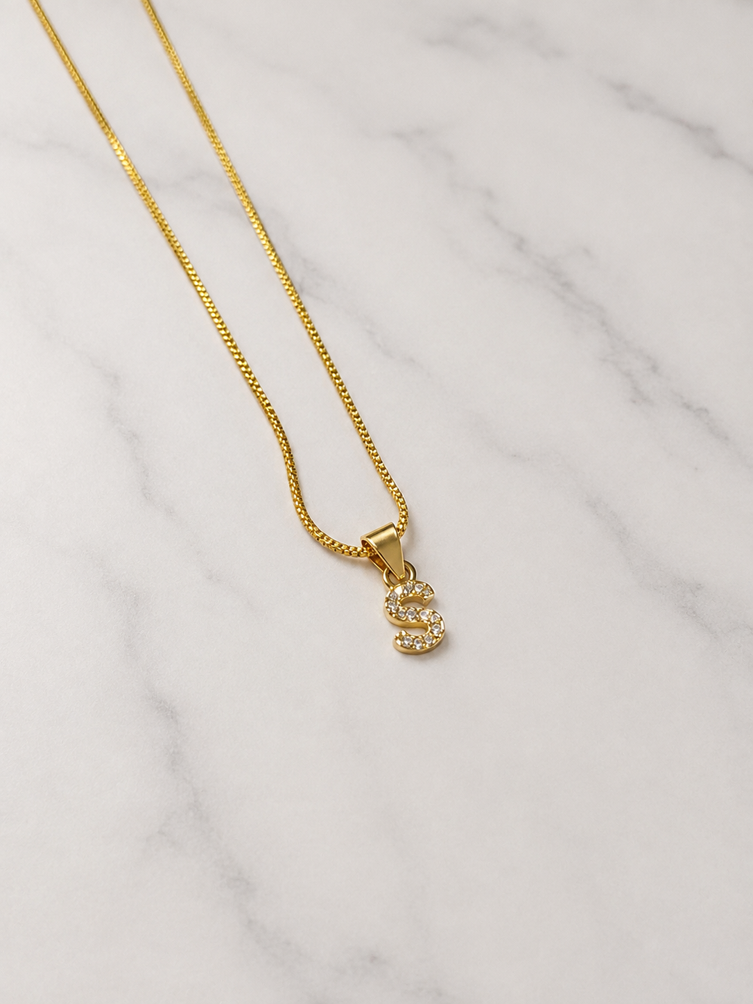 Dijes de iniciales - Laminado en Oro 18k