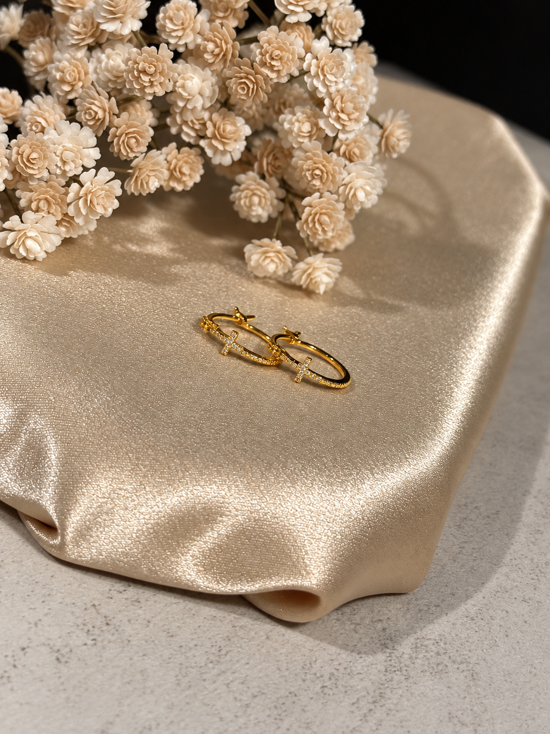 Aretes de Cruz - Laminado en Oro 18k