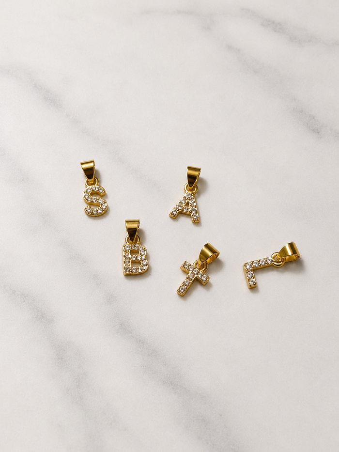 Dijes de iniciales - Laminado en Oro 18k