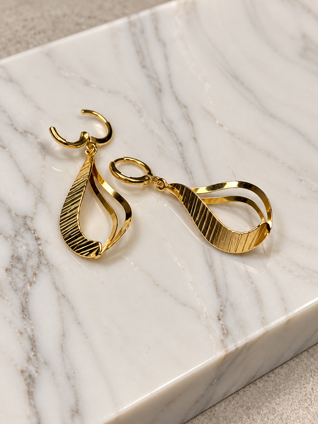 Aretes Gota Dorada - Laminado en Oro 18k