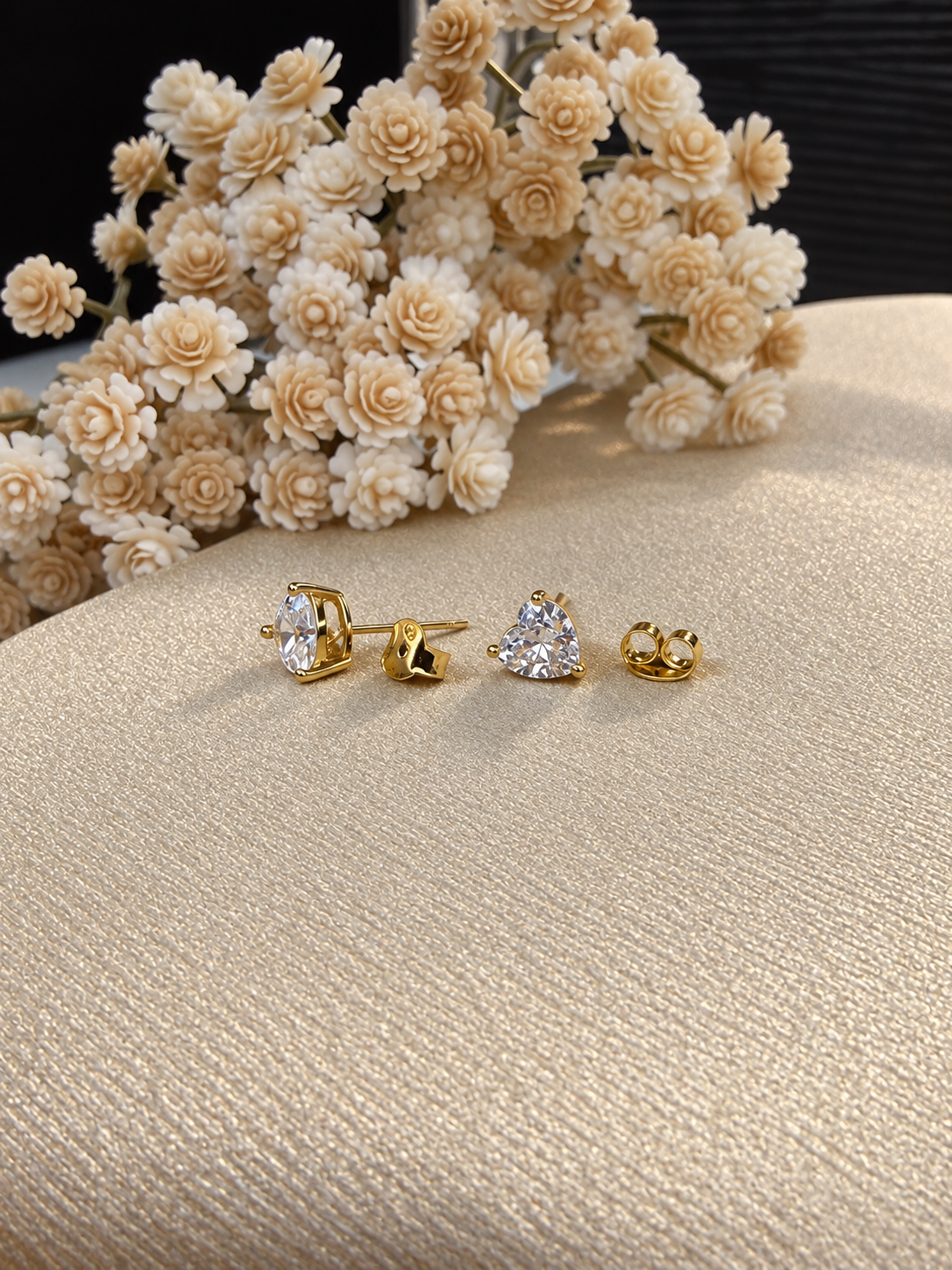 Aretes Corazón Brillante – Laminado en Oro 18k