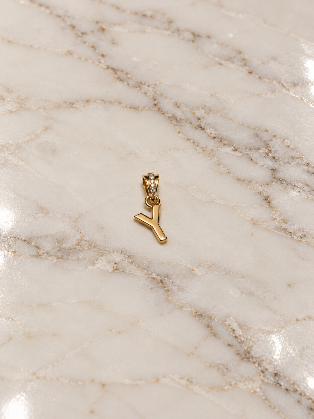 Dijes de iniciales - Laminado en Oro 18k