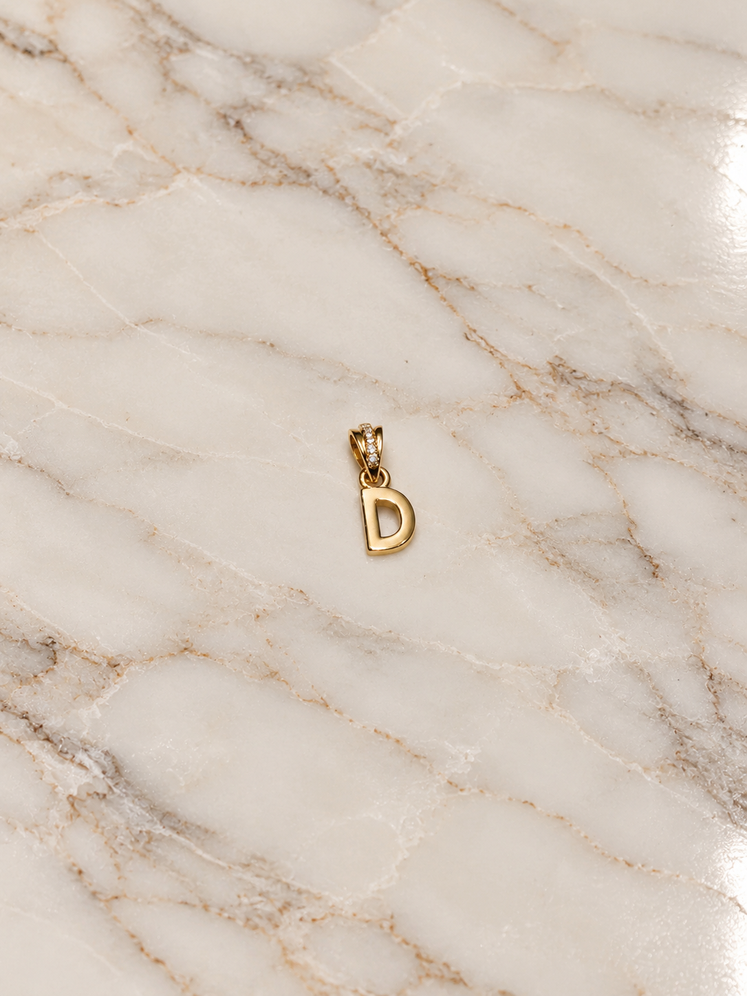 Dijes de iniciales - Laminado en Oro 18k