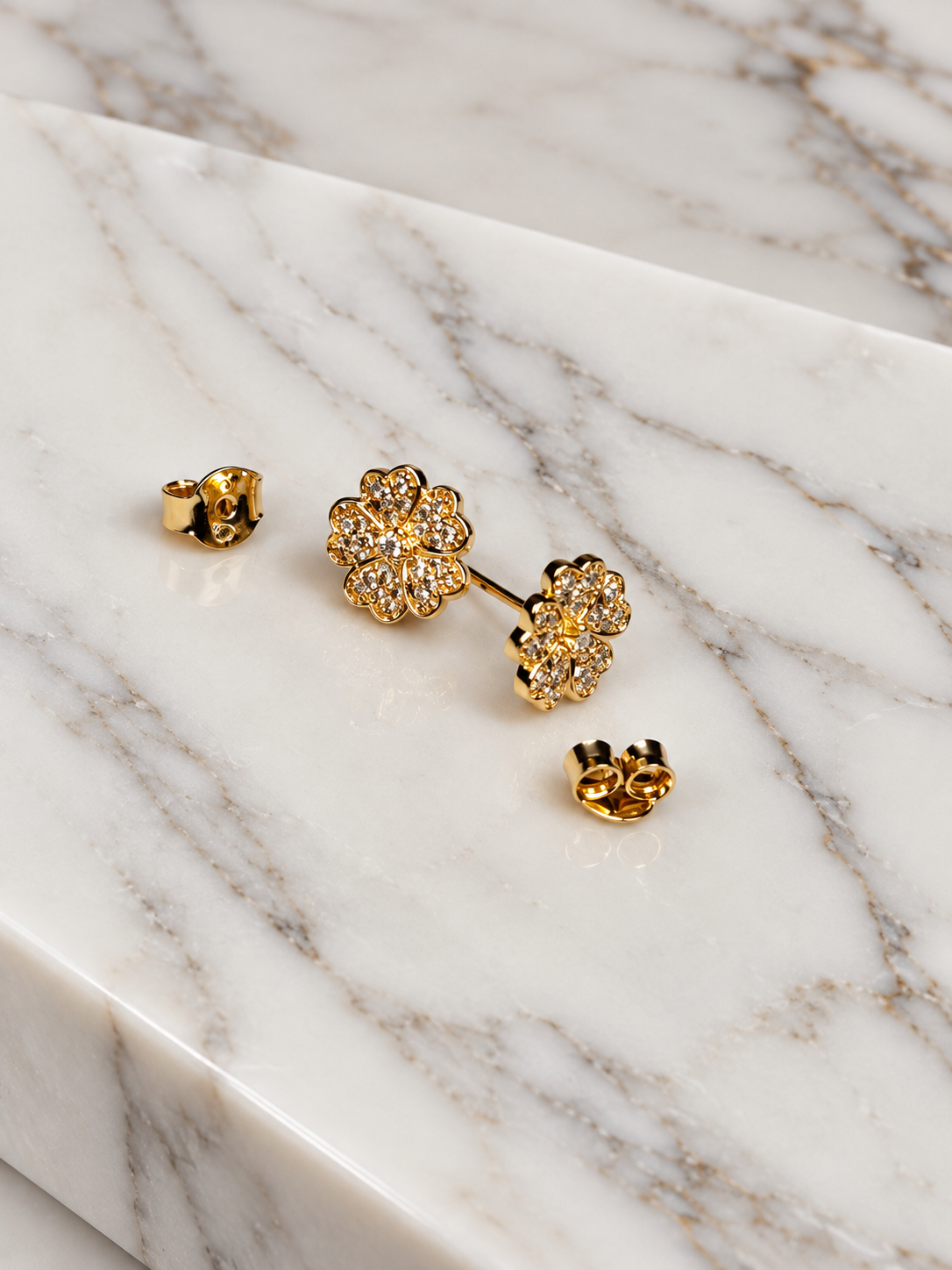 Aretes Flor de Cristal - Laminado en Oro 18k